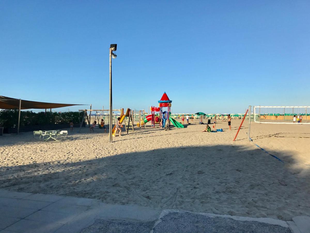 Dena Chalets - Lido Di Spina At The Beach Exterior foto